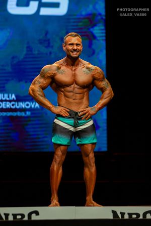 MEN'S PHYSIQUE 174